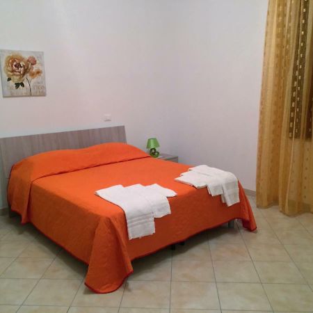 Il Giardino Dei Limoni Apartment กุสโตนาชี ภายนอก รูปภาพ