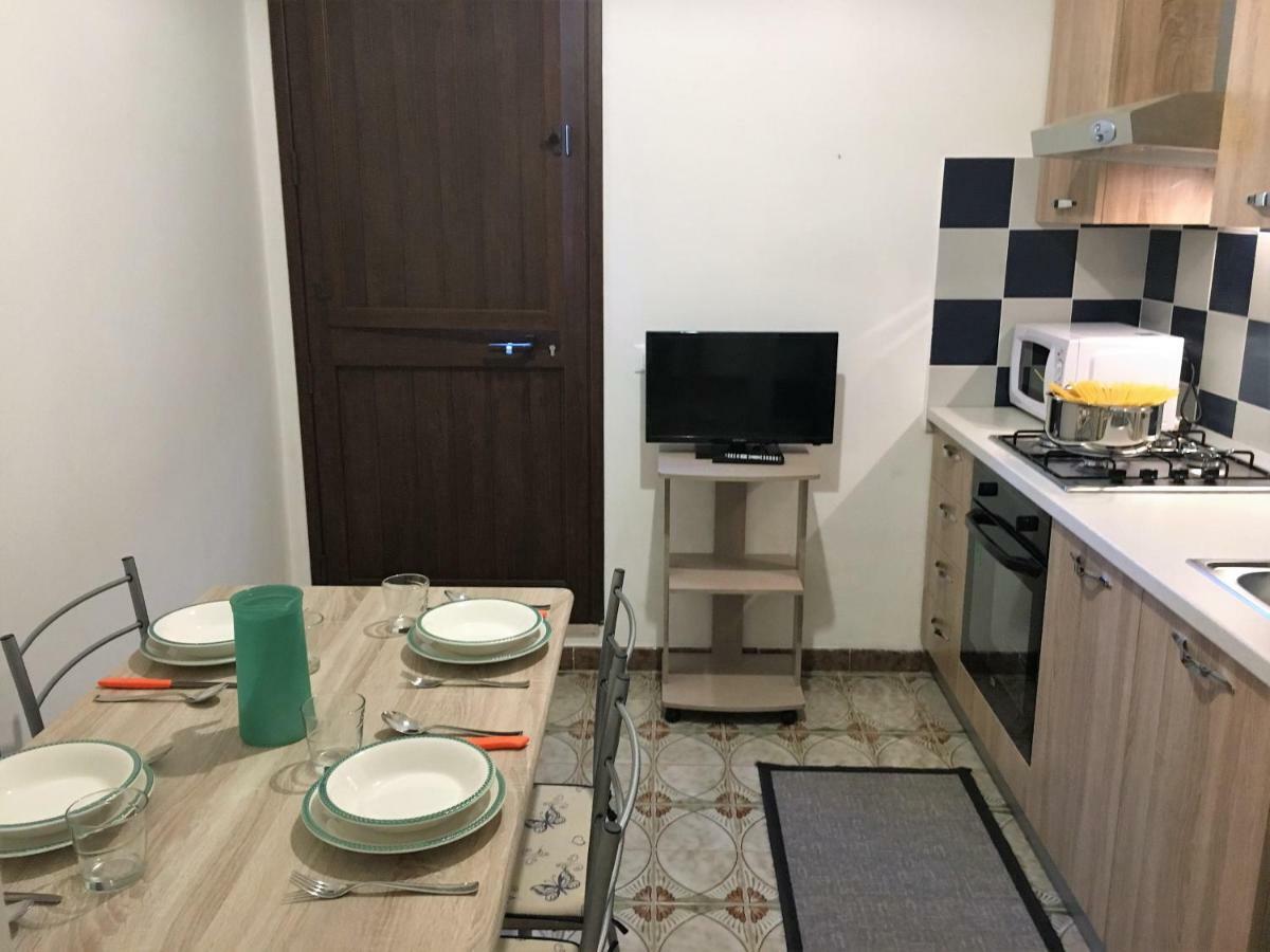 Il Giardino Dei Limoni Apartment กุสโตนาชี ภายนอก รูปภาพ