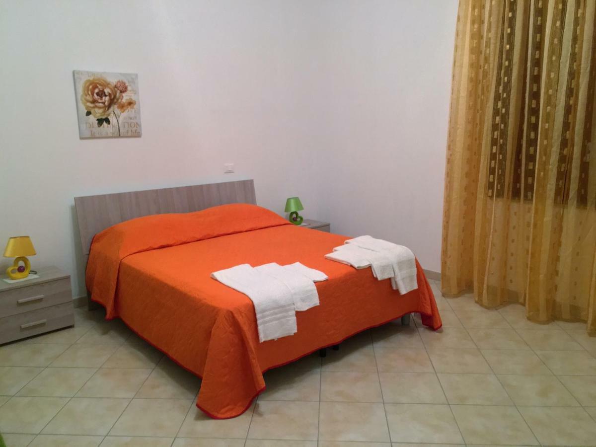 Il Giardino Dei Limoni Apartment กุสโตนาชี ภายนอก รูปภาพ