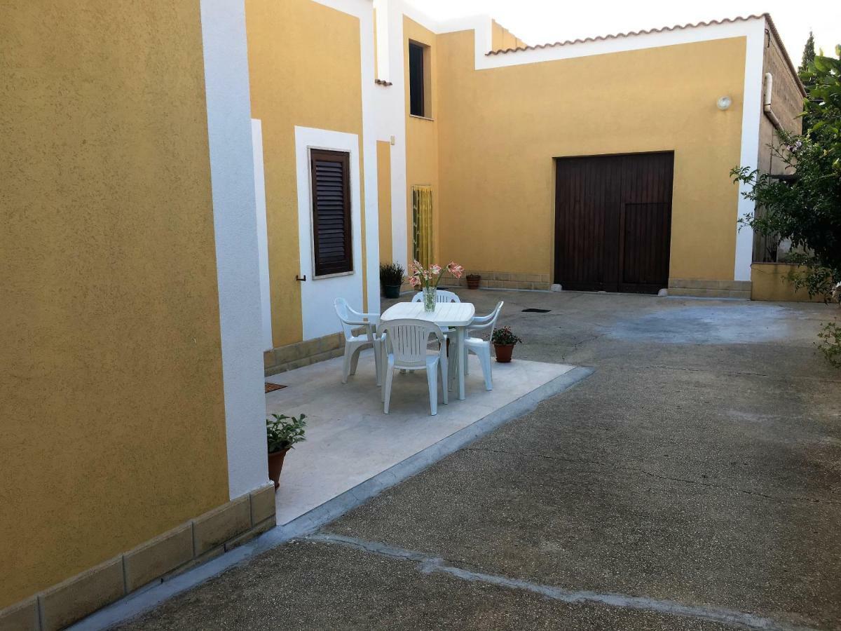 Il Giardino Dei Limoni Apartment กุสโตนาชี ภายนอก รูปภาพ