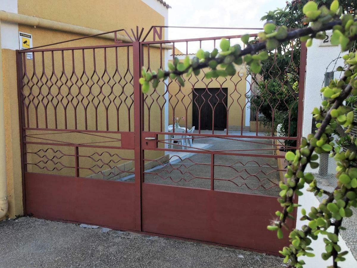 Il Giardino Dei Limoni Apartment กุสโตนาชี ภายนอก รูปภาพ